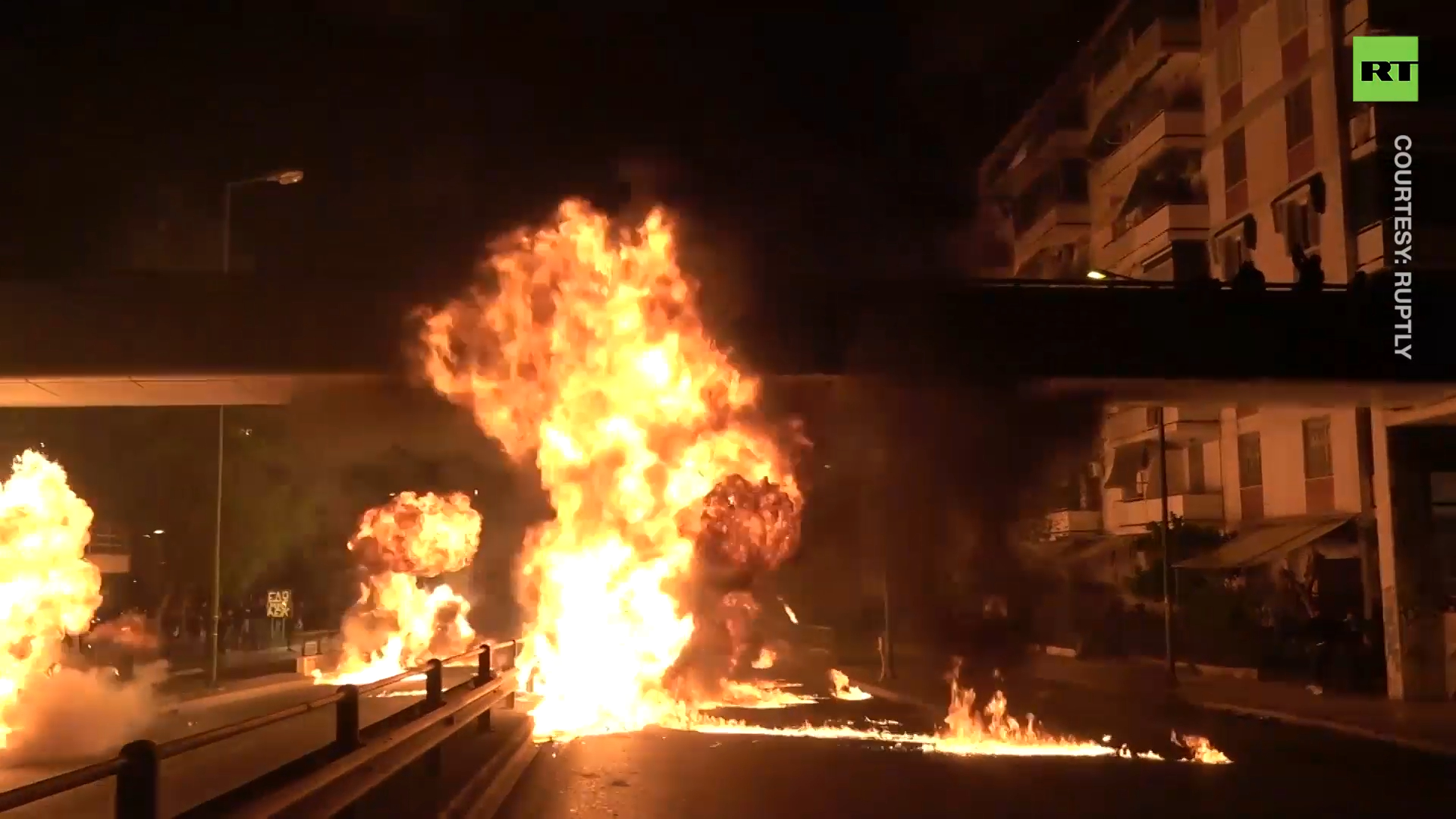 Fiery celebration of Christ's resurrection in Athens