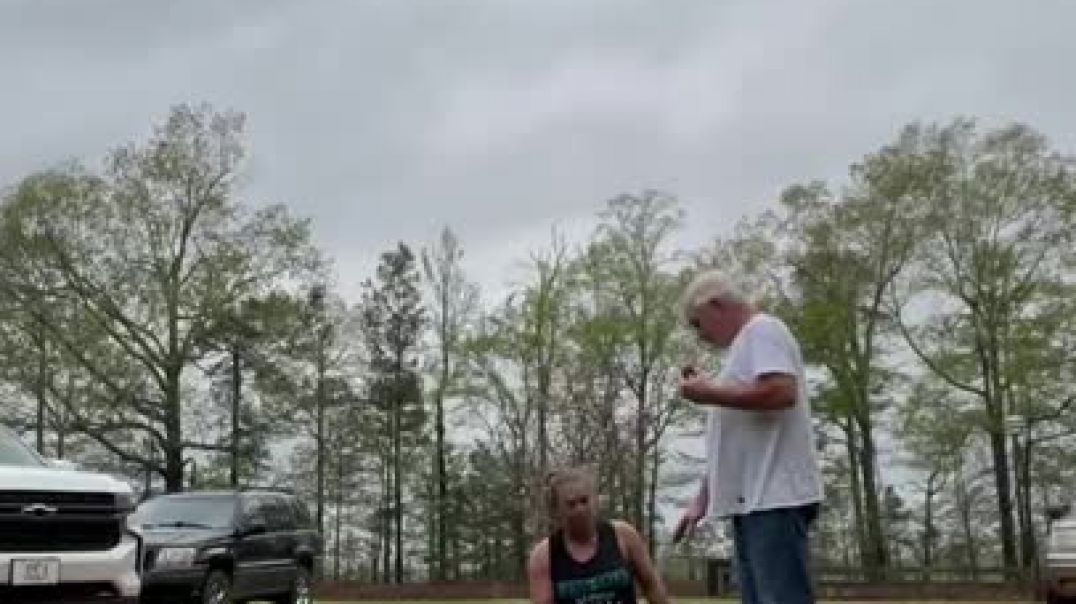 Tiozinho pega o seu Lanche e assisti a briga das EMPODERADAS