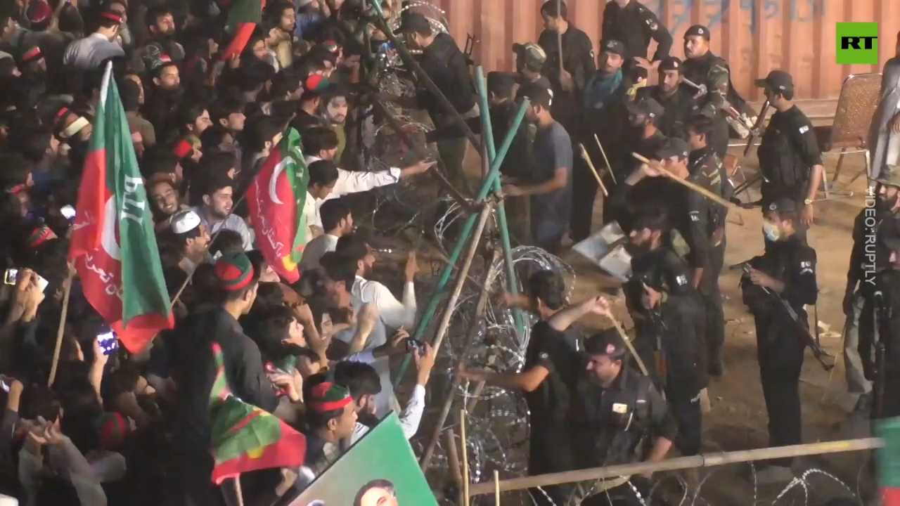 Thousands of Imran Khan supporters rally in Peshawar