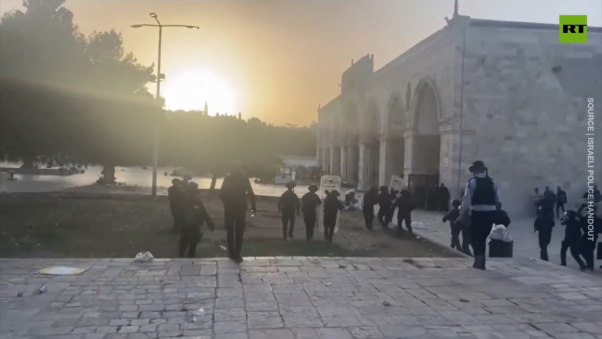 Clashes erupt at holy site in Jerusalem as Ramadan nears end