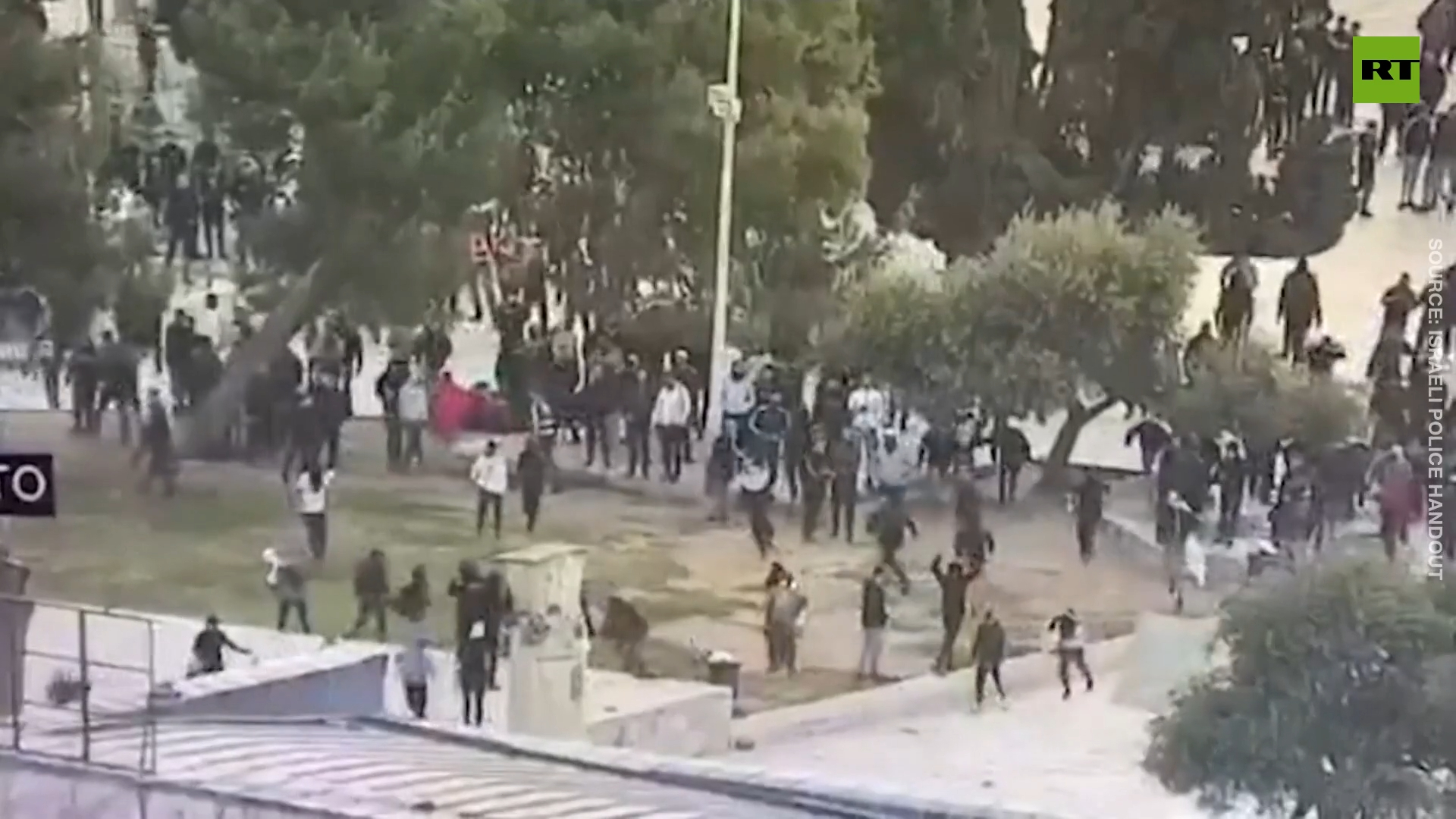 Clashes erupt at holy site in Jerusalem