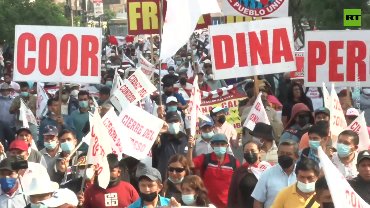 Hundreds rally in Lima in support for a new constitution proposal