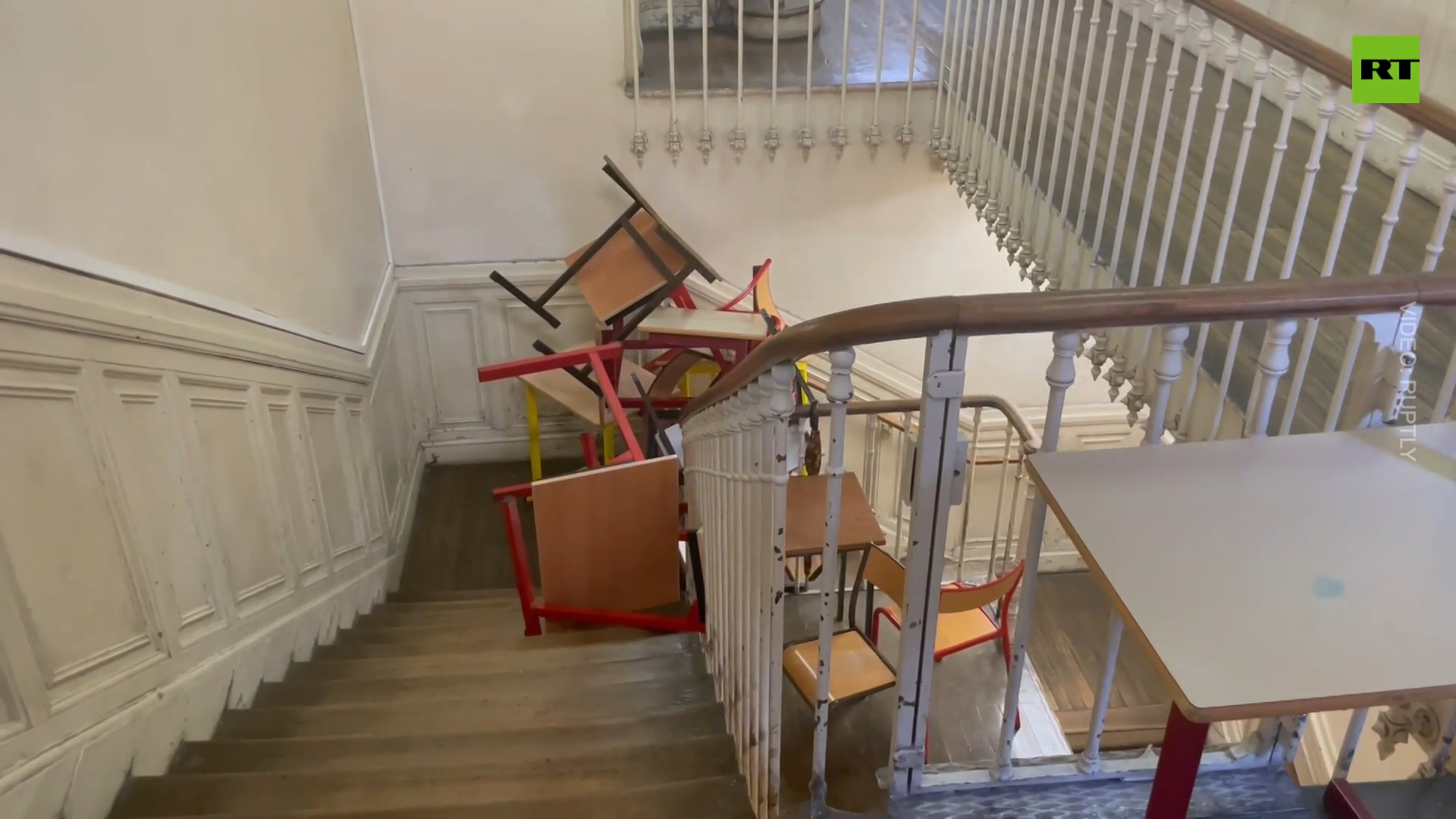 Sorbonne students barricade themselves in university protesting presidential elections