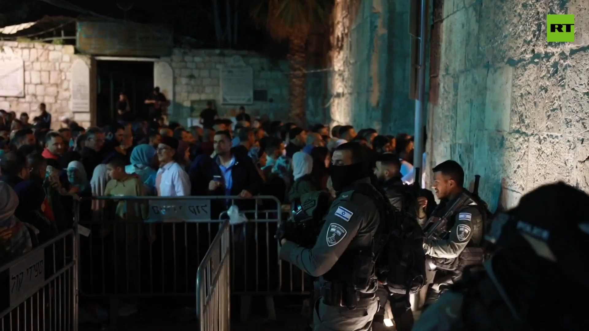 Quarter of a million worshippers gather for prayers at Al-Aqsa Mosque