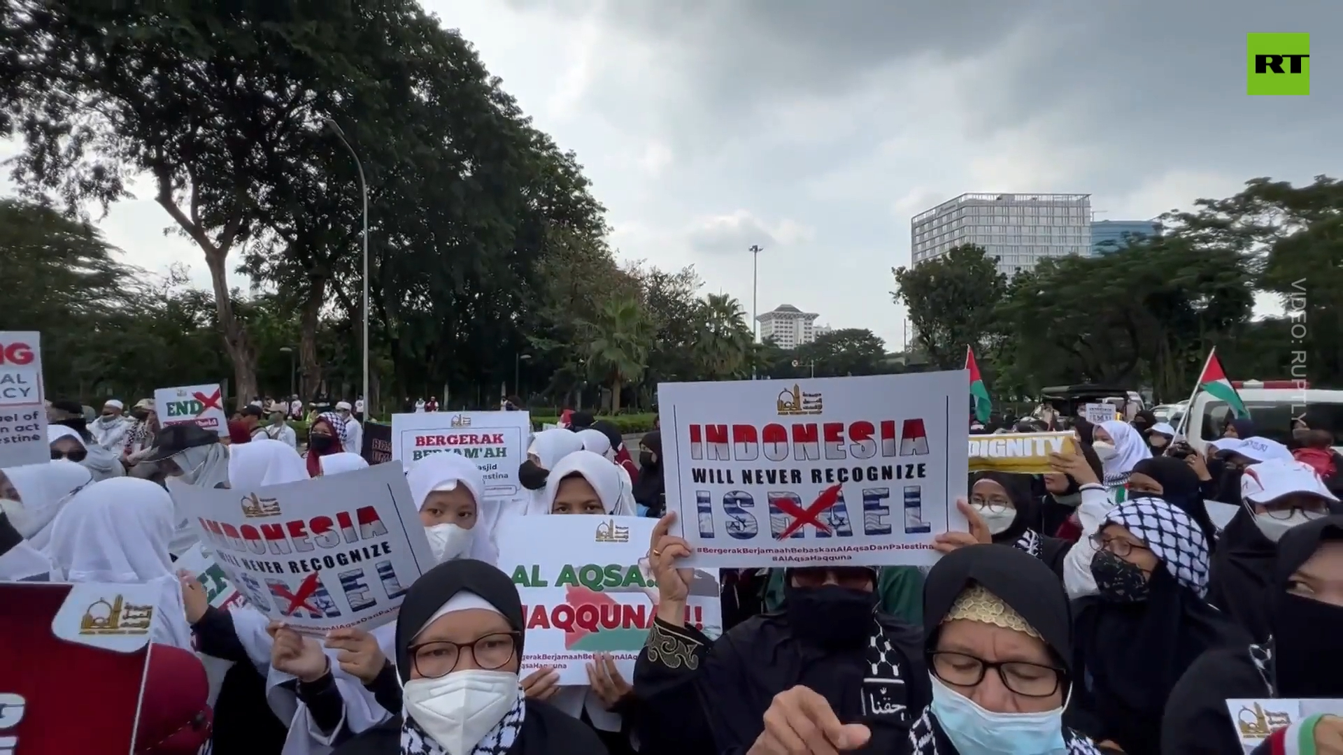 Indonesians rally outside US Embassy in Jakarta following Al-Aqsa mosque incidents