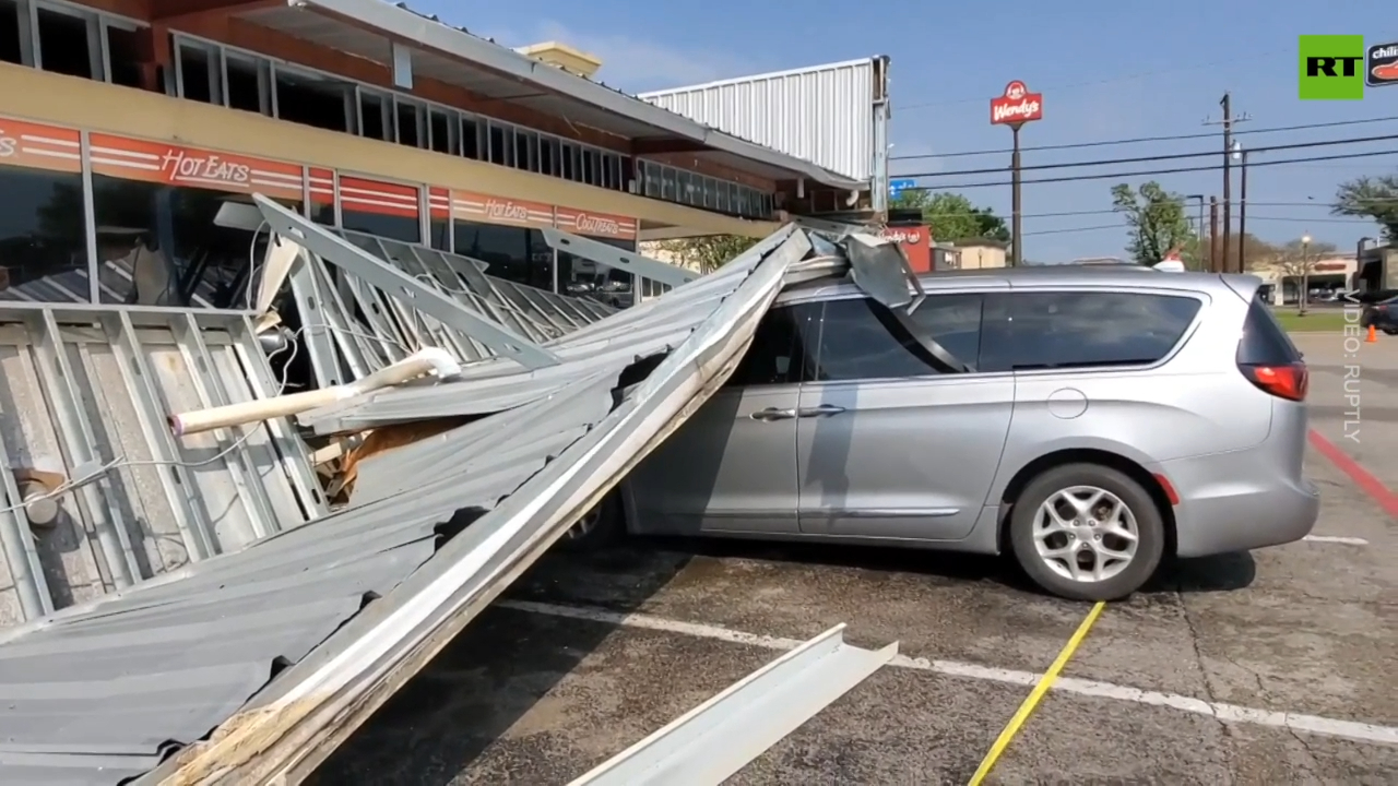 Dairy Queen restaurant damaged in Texas