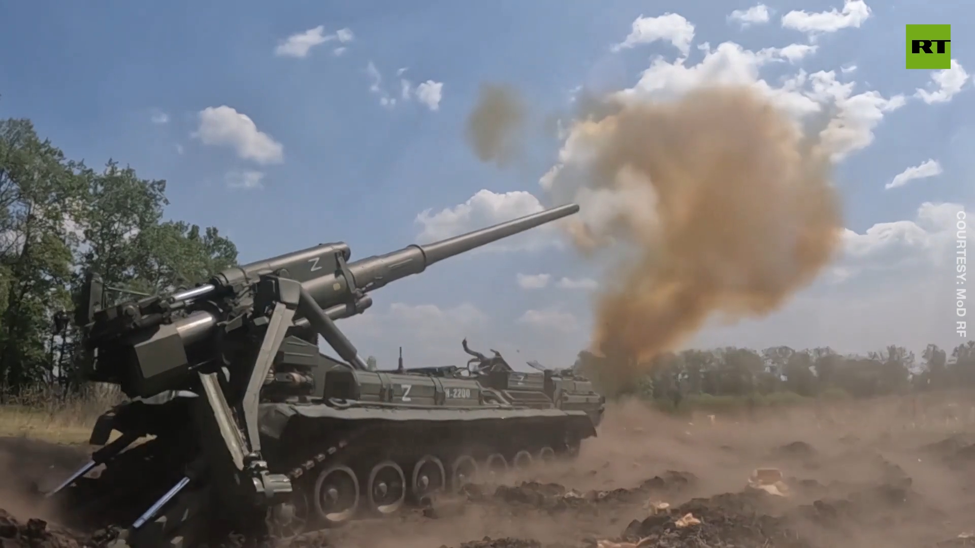 Russia's 2S7M 'Malka' self-propelled artillery systems in action