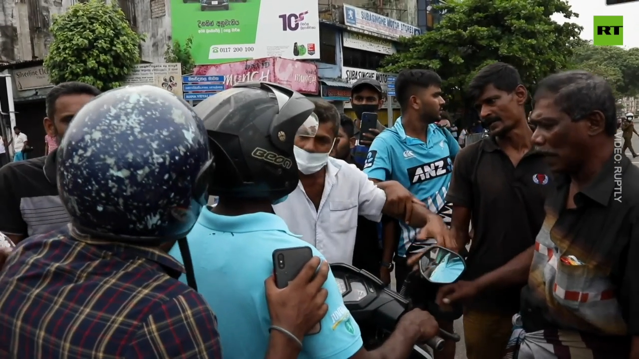 Streets blocked in Colombo fuel protests