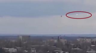 A pair of Russian Su-25 jets release artillery in an unusual way.