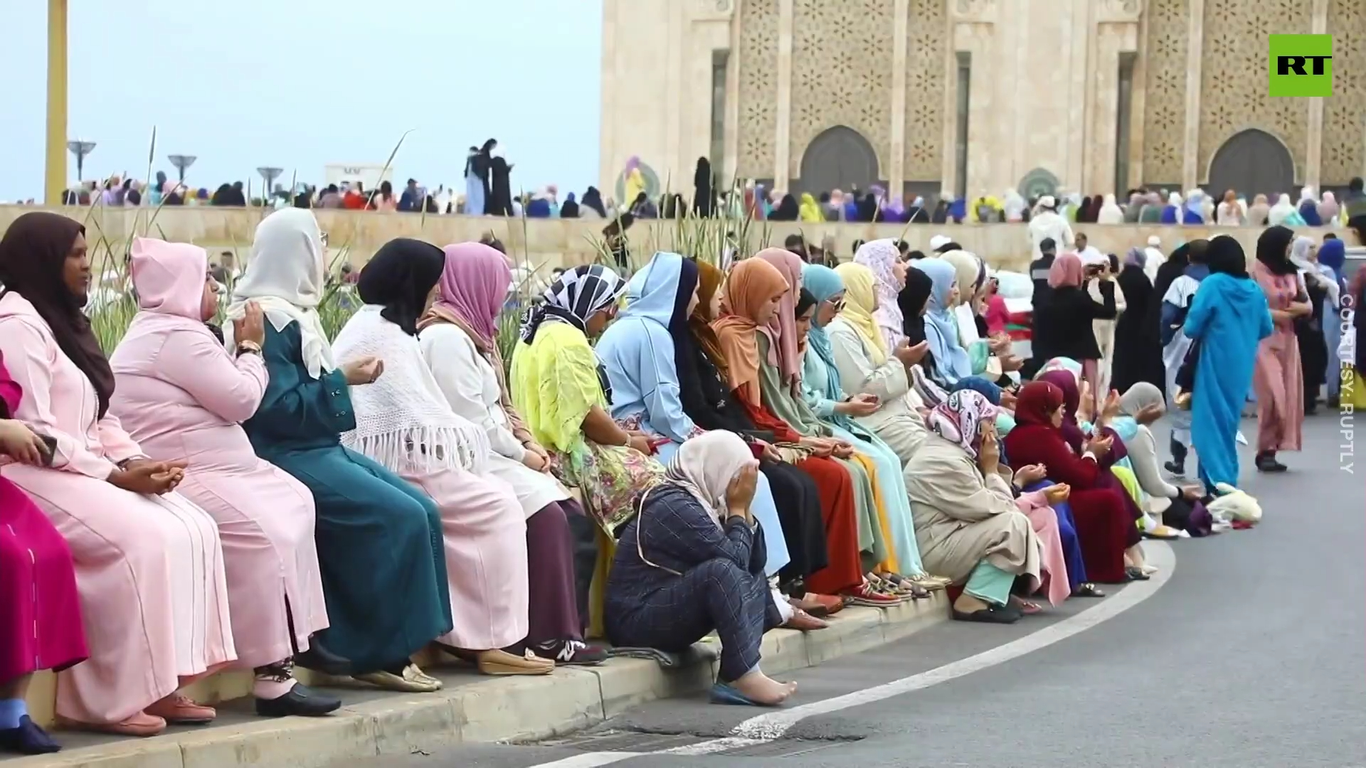 End of Ramadan | Thousands of Muslims pray outside Casablanca mosque