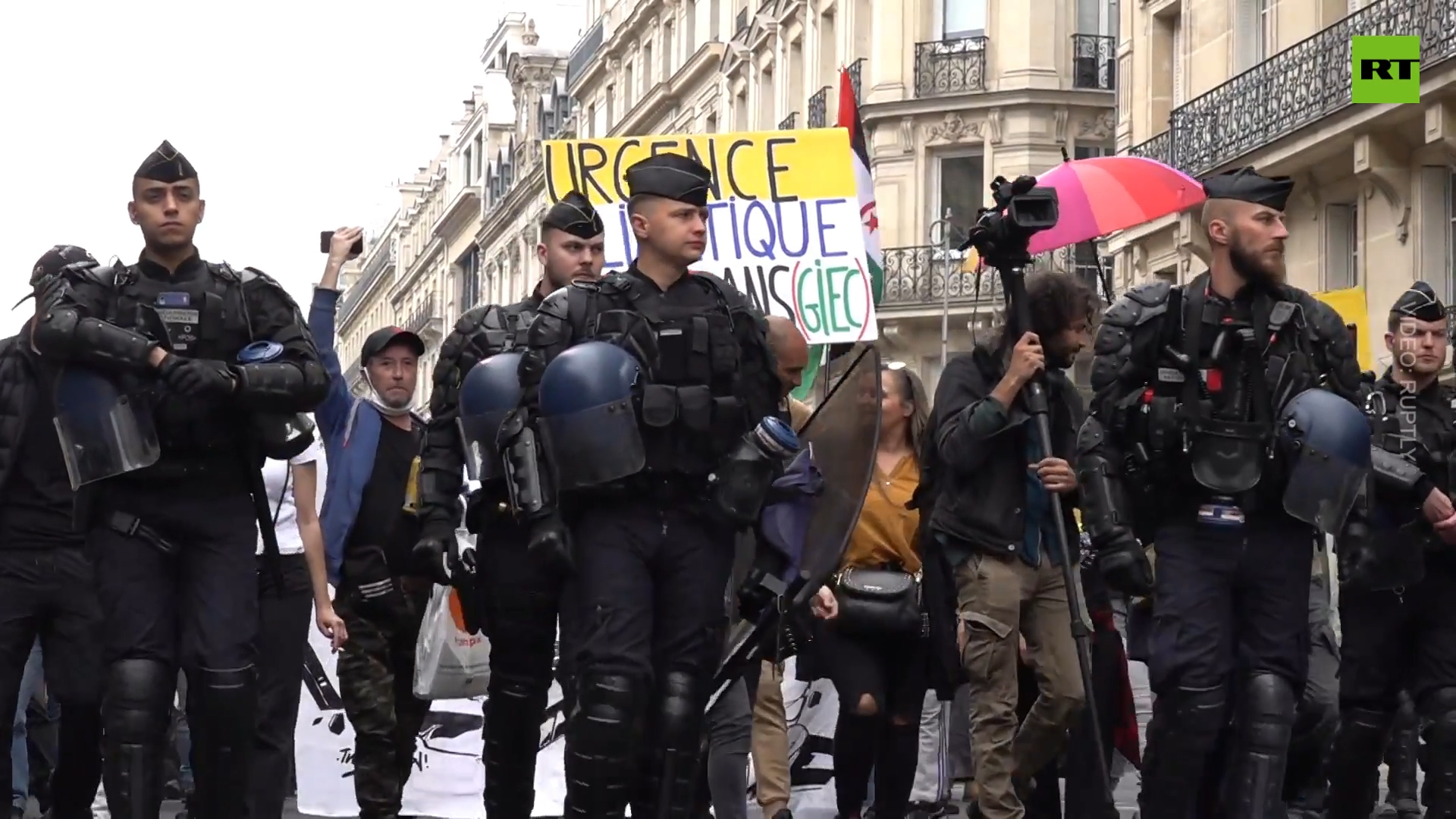 Yellow Vests hit streets of Paris following Macron's re-election