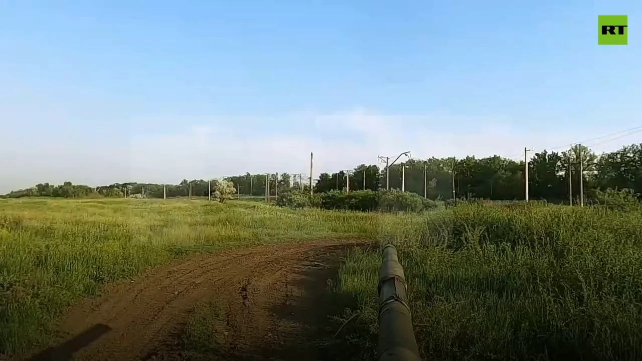 T-72B takes aim in Donetsk