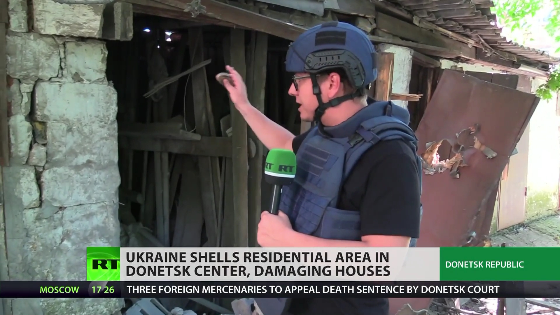 Donetsk center hit by explosions | Ukraine shelling damages residential area