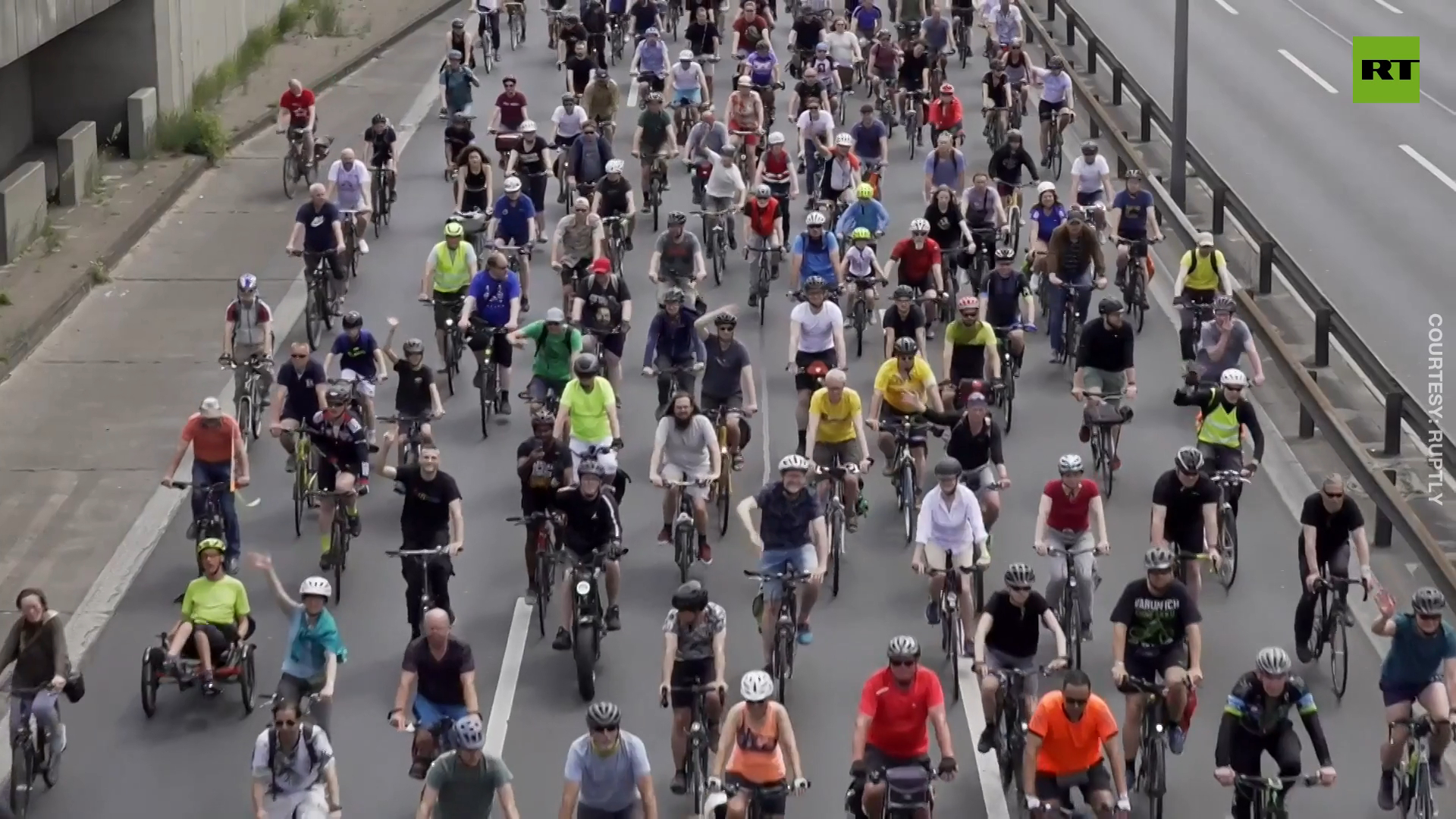 Tens of thousands of German cyclists demand sustainable transport switch