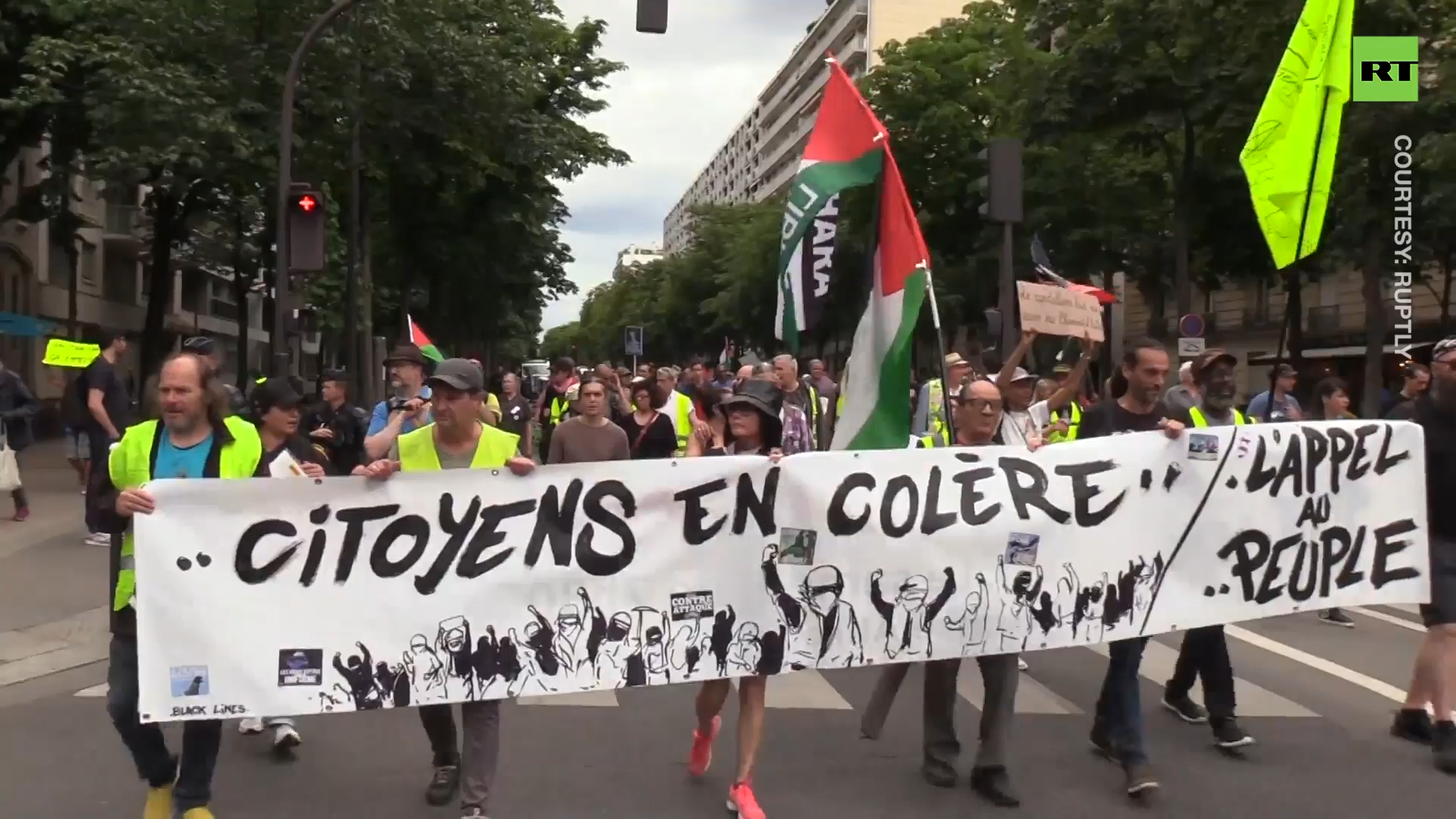 'We're not giving up' | Yellow Vests decry Macron's policies