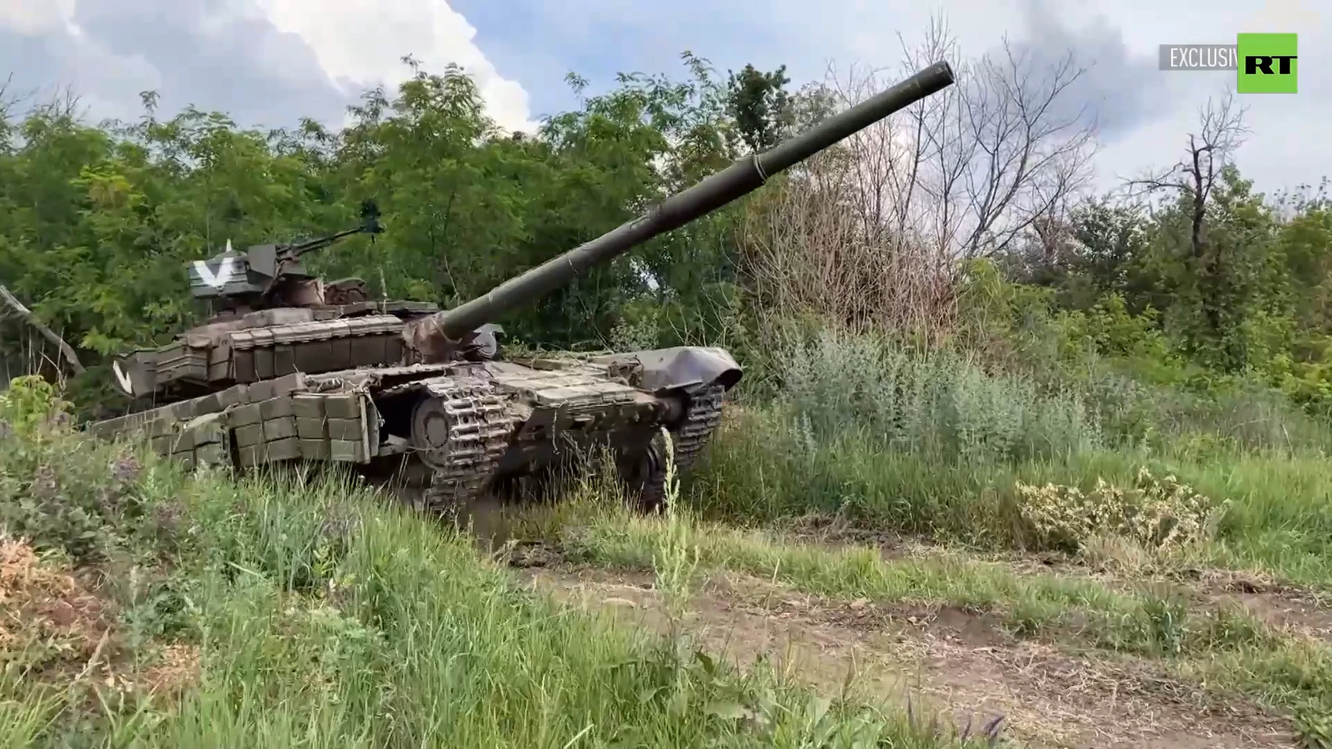 Russian forces make use of captured Ukrainian tank on Donbass frontline