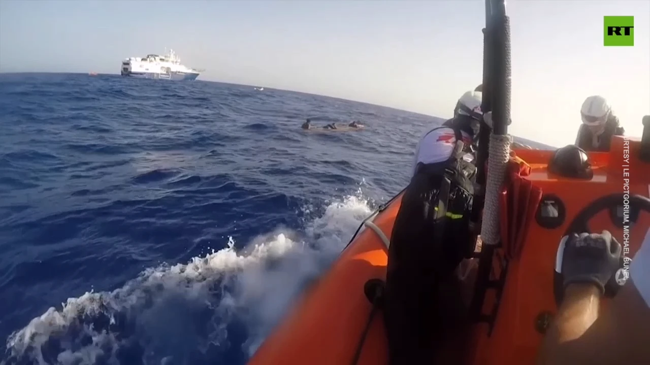 Rescue op after migrant boat sinks