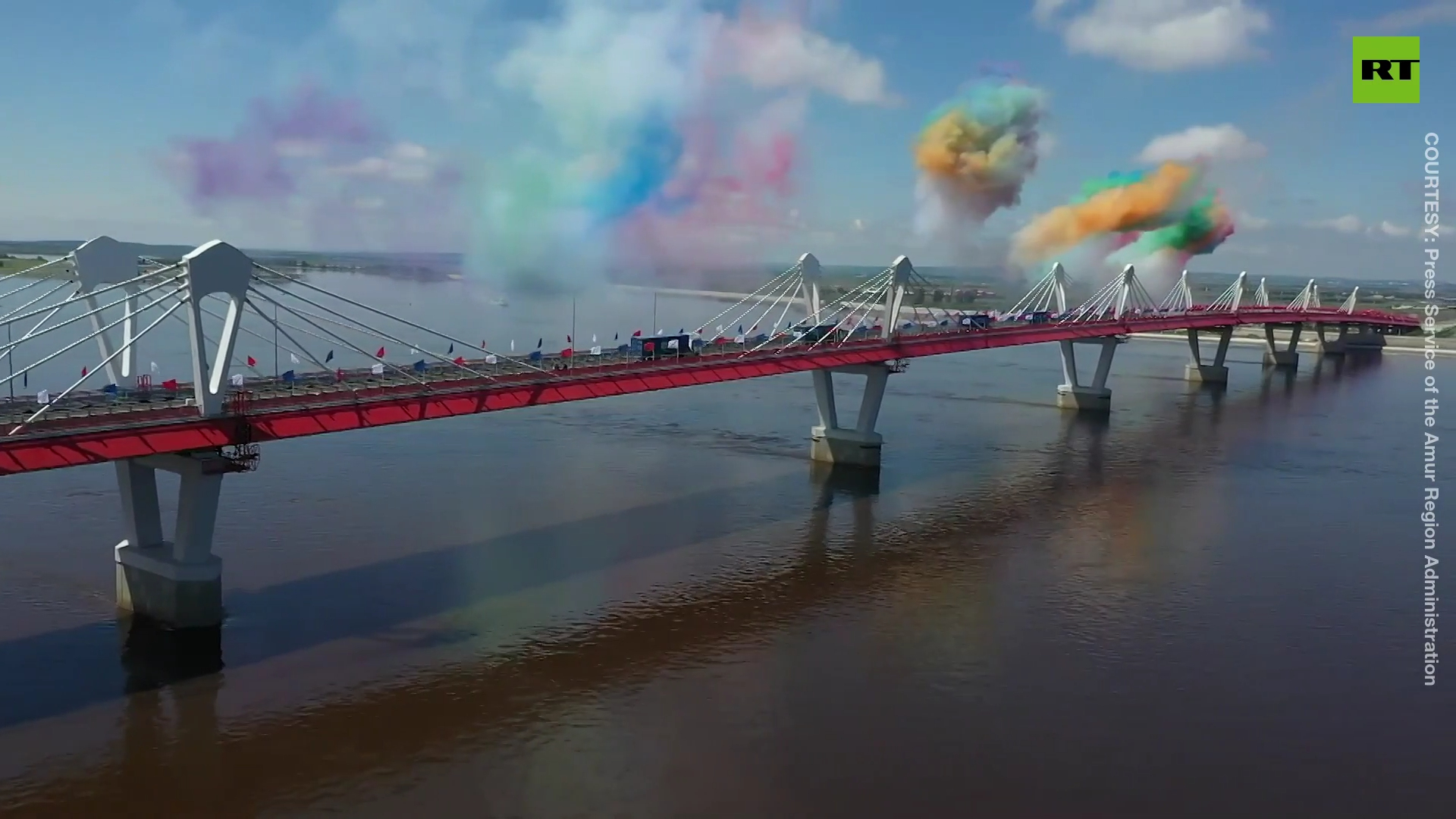 Russia and China open first road bridge