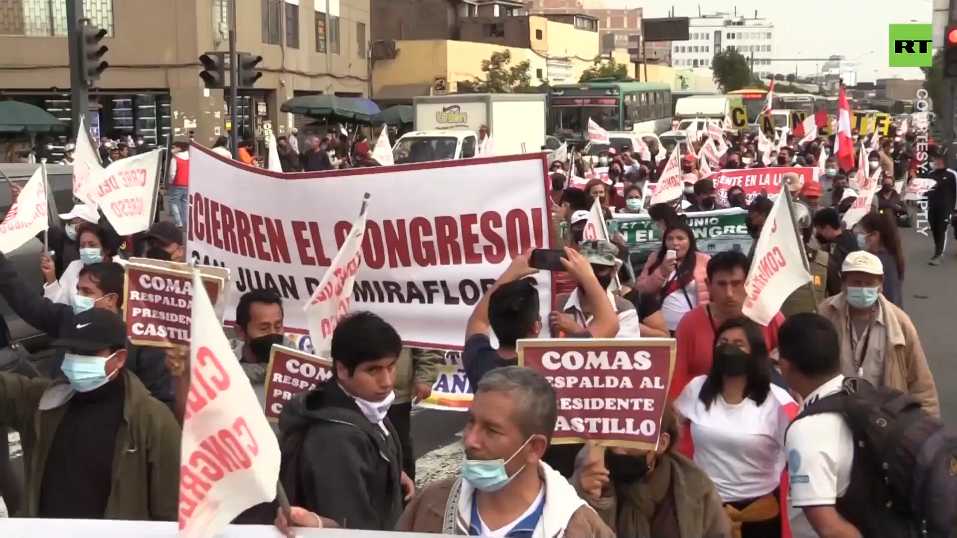 Hundreds demand Peruvian president dissolve Congress