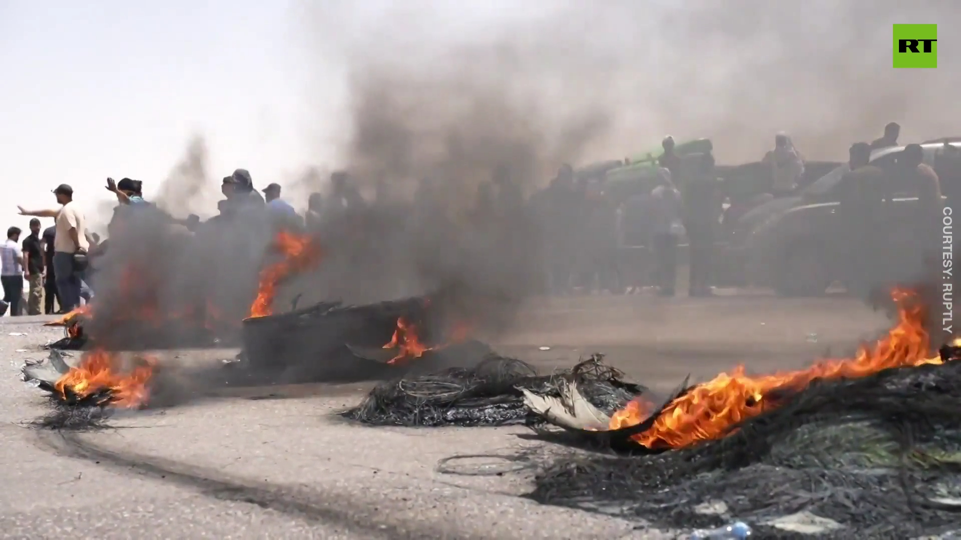 Iraqi protesters burn tires while demanding job opportunities at oil companies