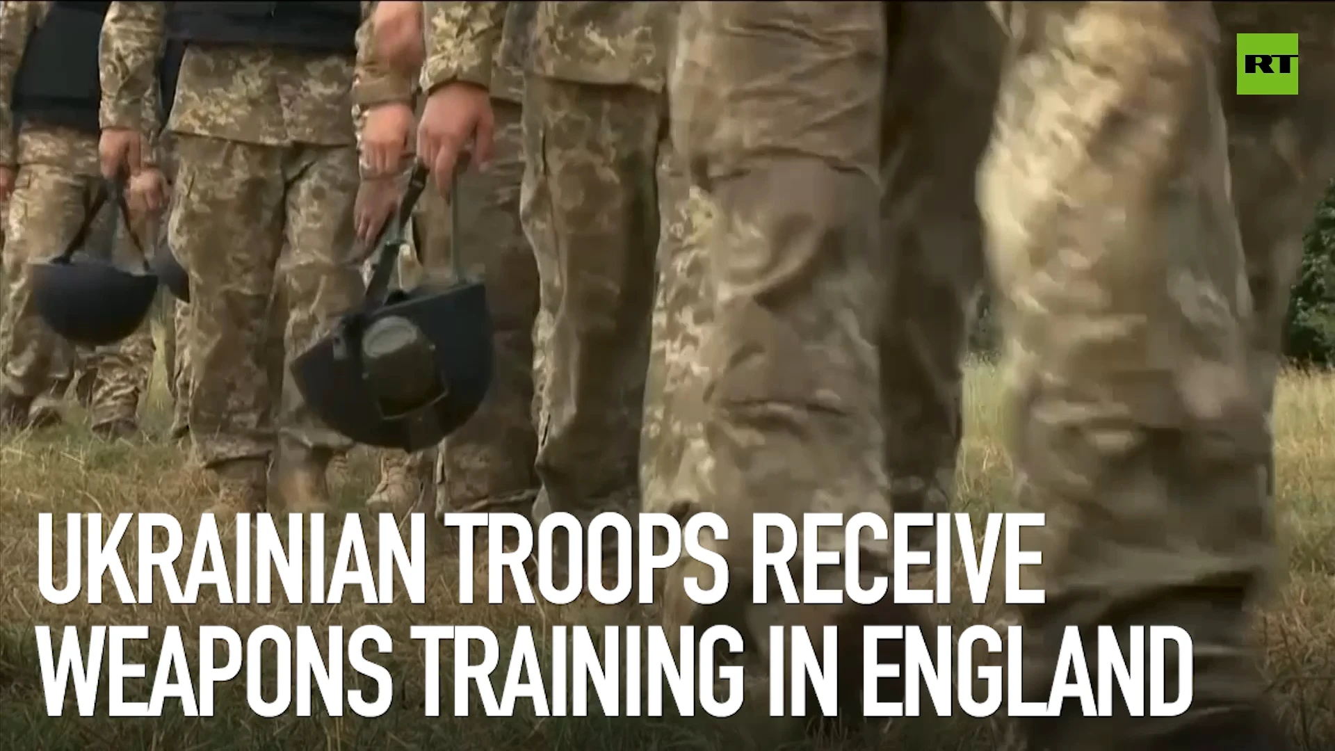 Ukrainian troops receive weapons training in England