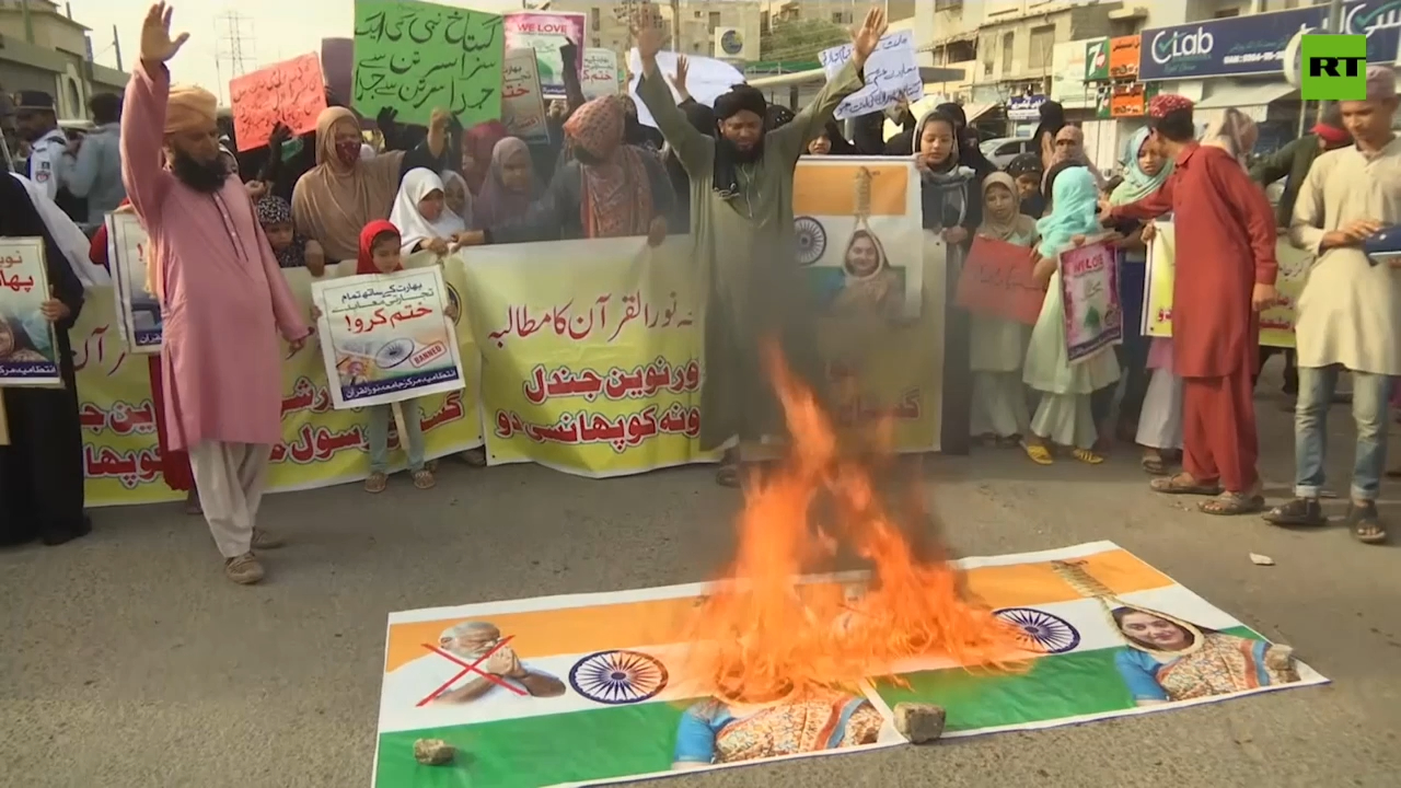 Women in Karachi join India Islam remarks protest