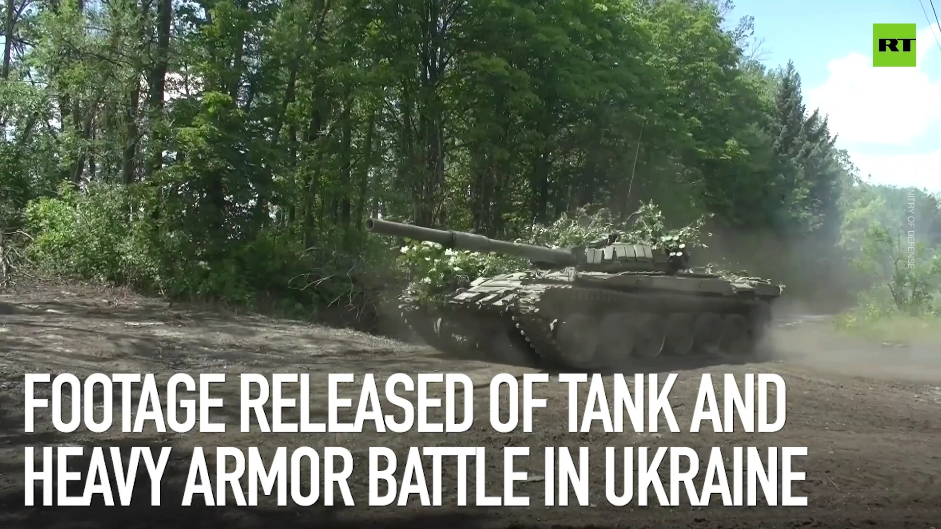 Fierce tank & infantry fight between Russian and Ukrainian forces