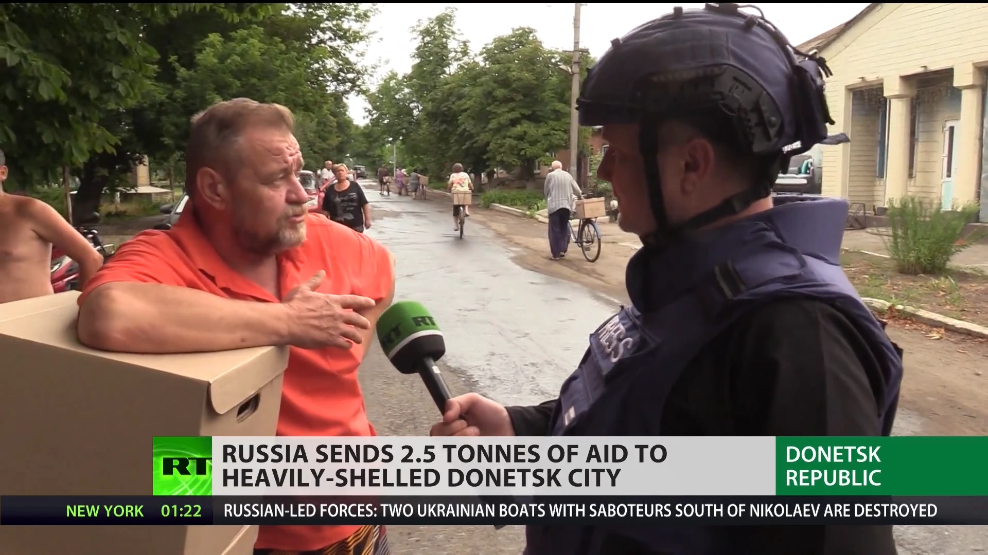 Russia delivers humanitarian aid to heavily shelled city in DPR