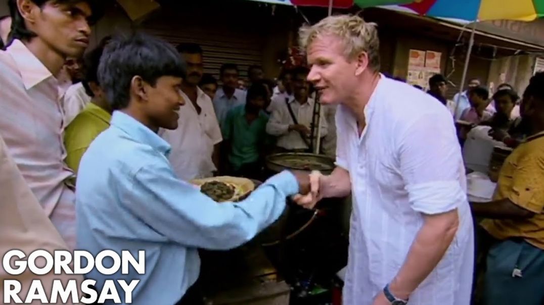 Amr teaches Gordon Ramsay how to Cook Street Food In India