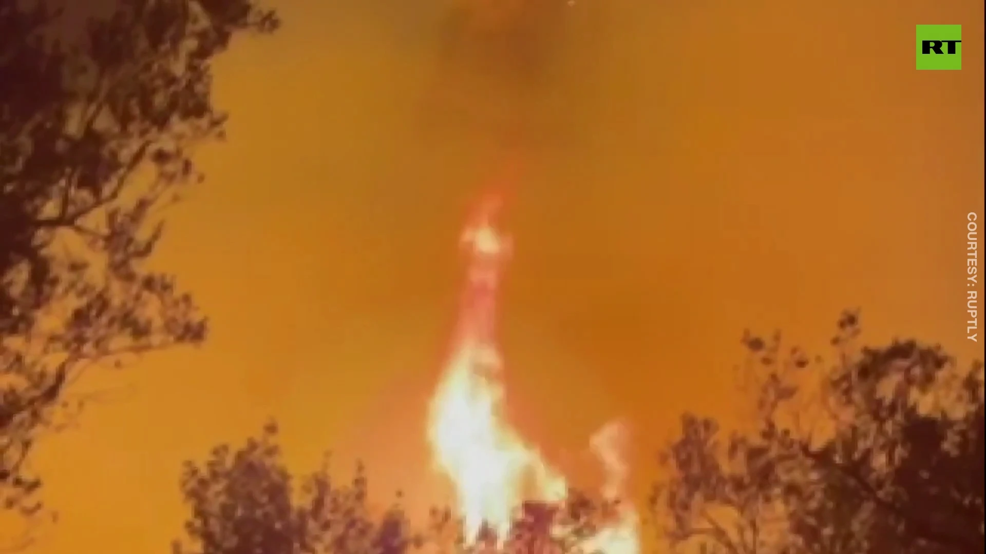 Huge wildfire breaks out around luxury Greek hotel