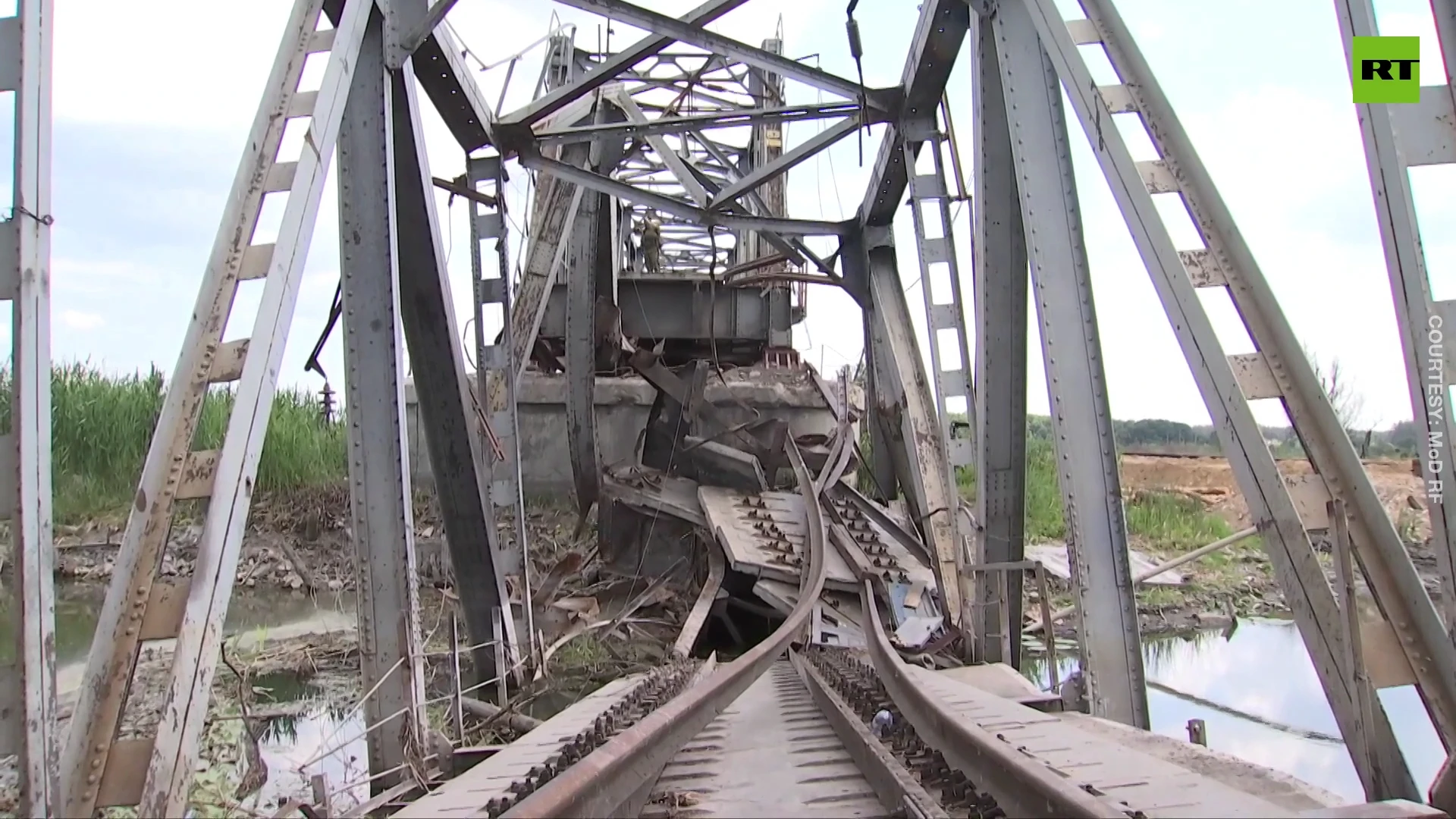 Russian military build railway bridge in liberated area