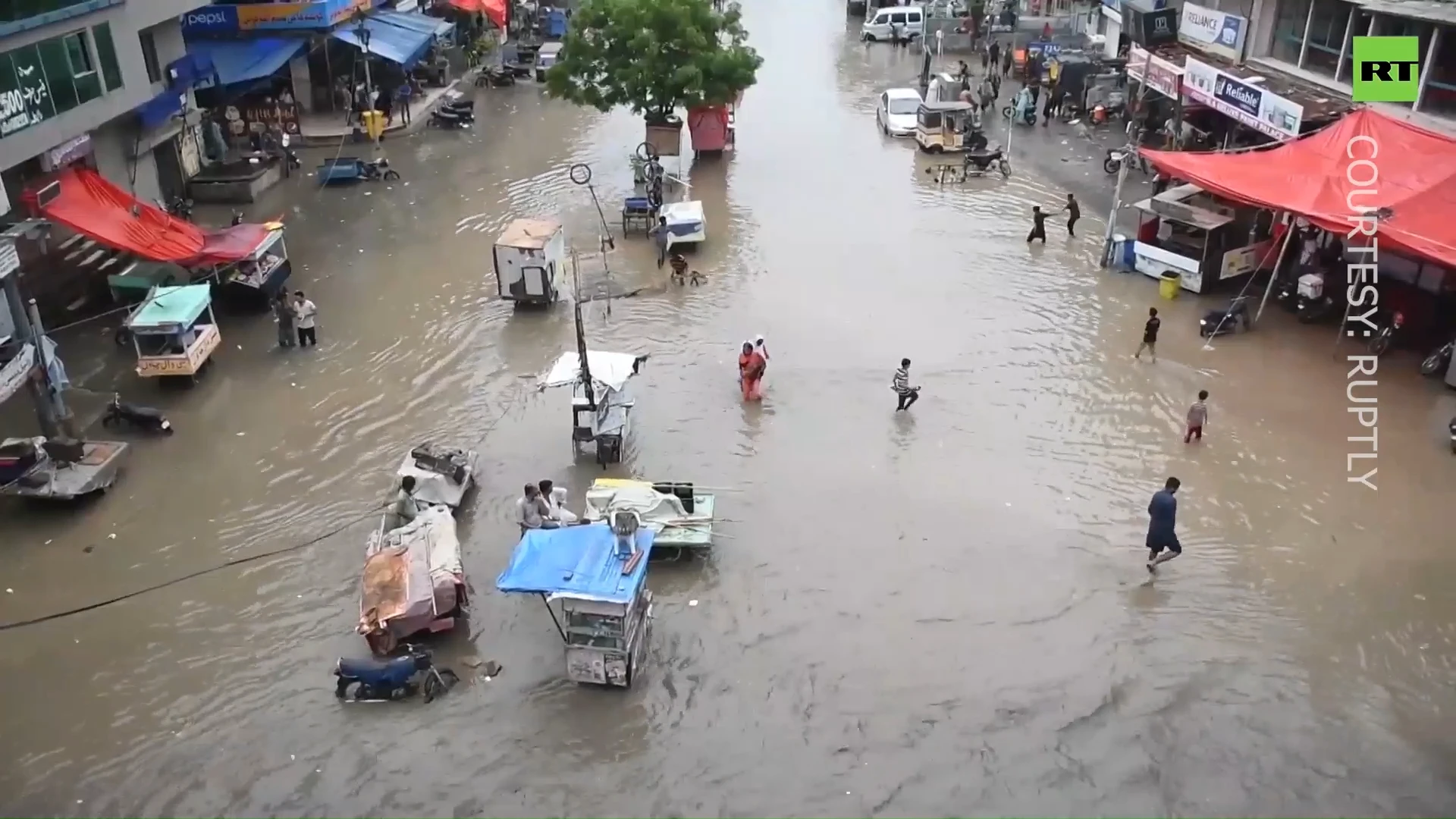 Deadly floods turn roads intro rivers in Pakistan