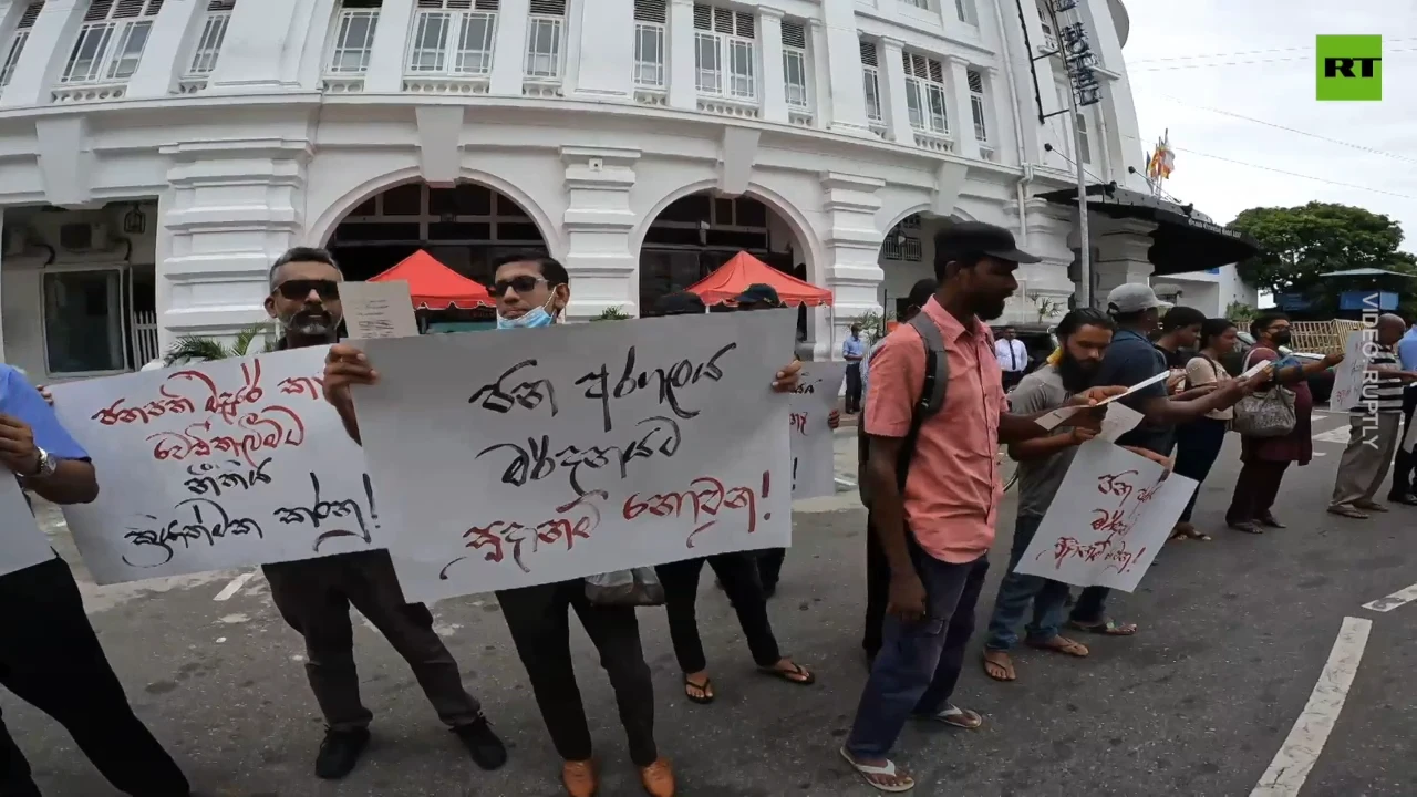 Trade unions protest outside Colombo headquarters