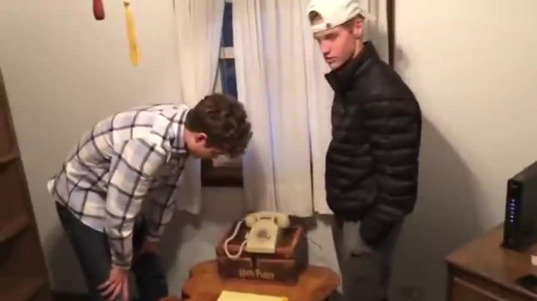 Teens Try to Use a Rotary Dial Phone (LOL)