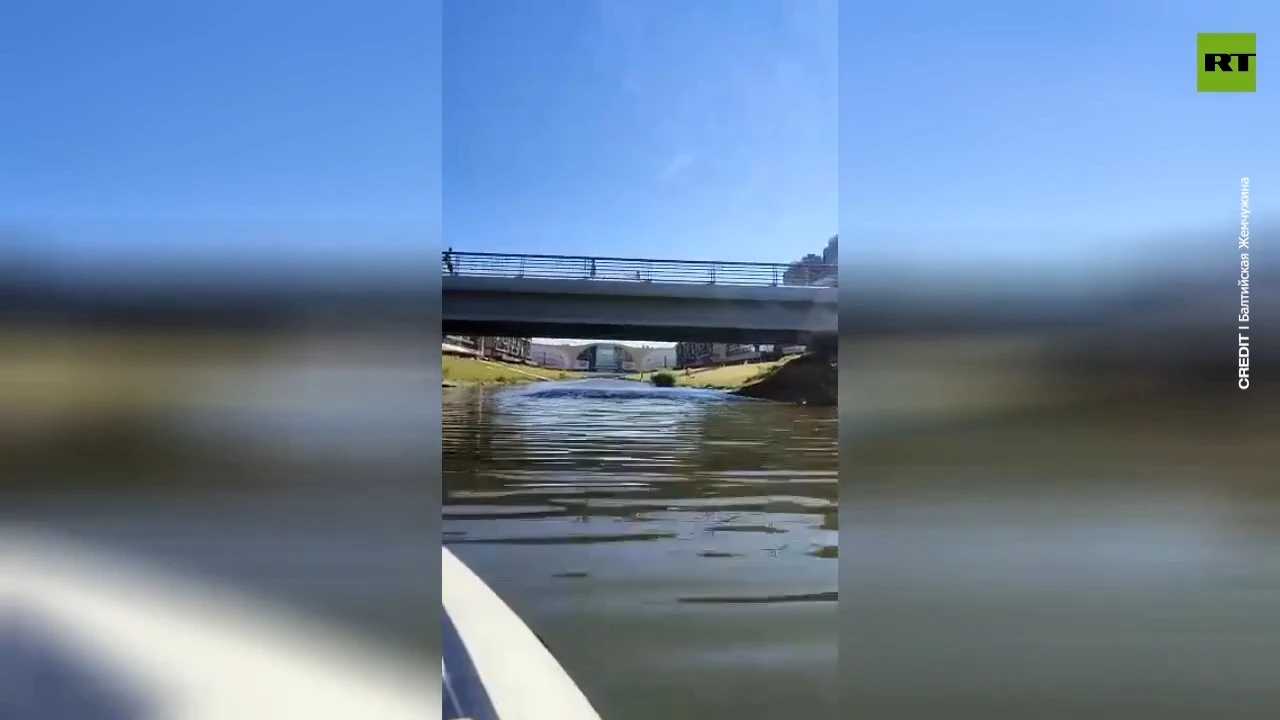 Kid jumps off bridge in Saint-Petersburg not seeing approaching boat