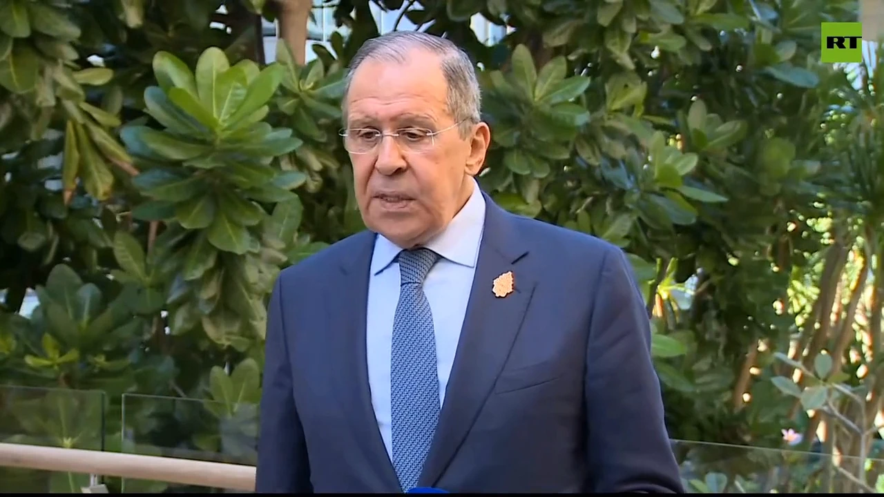 West forces Ukraine to take weapons and shell cities – Lavrov