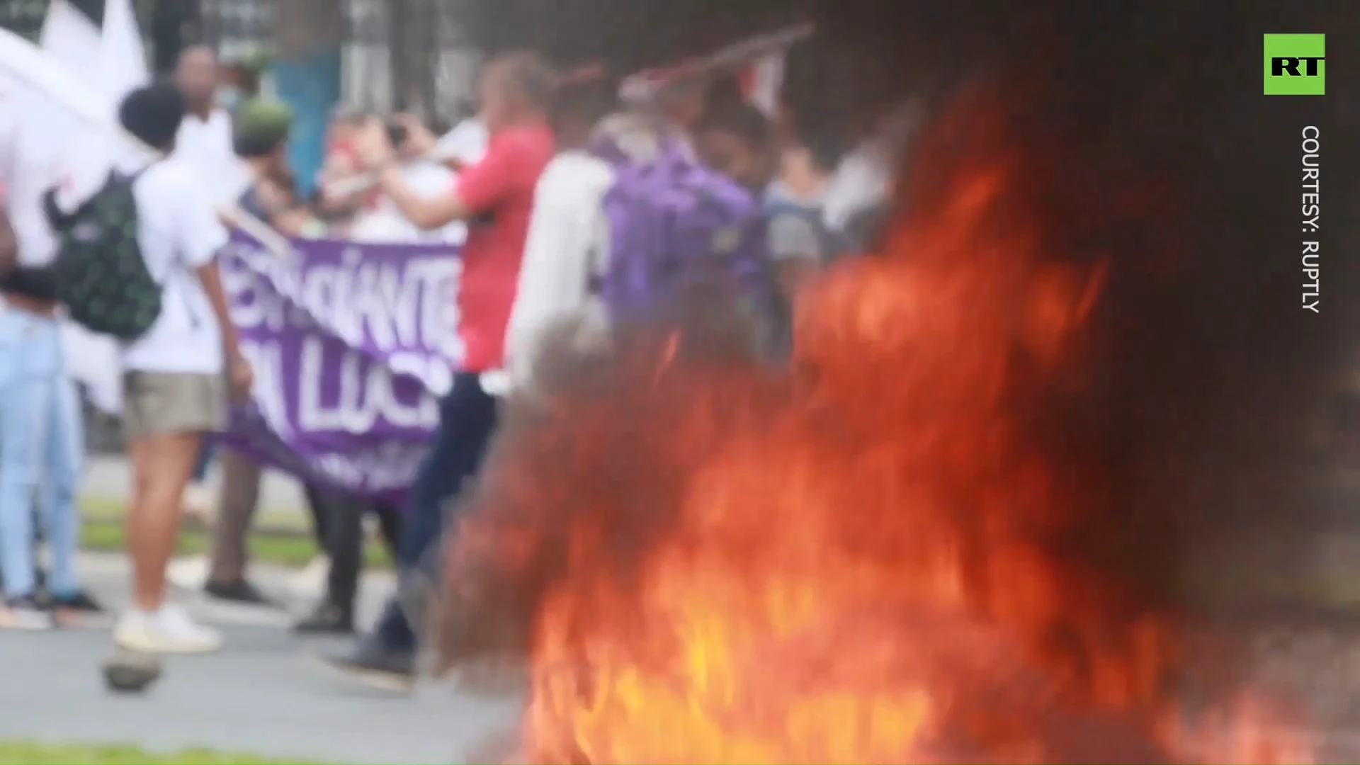 Burning tires, blocked streets: Panama students & workers protest prices hikes