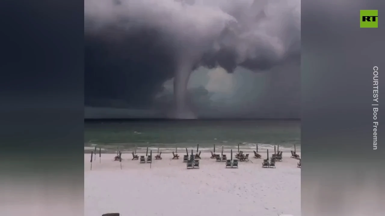 Huge waterspout appears in Florida