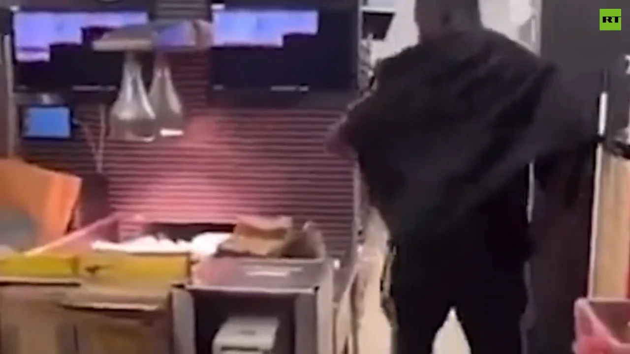 McDonald’s stormed & looted by gang of 50 youths