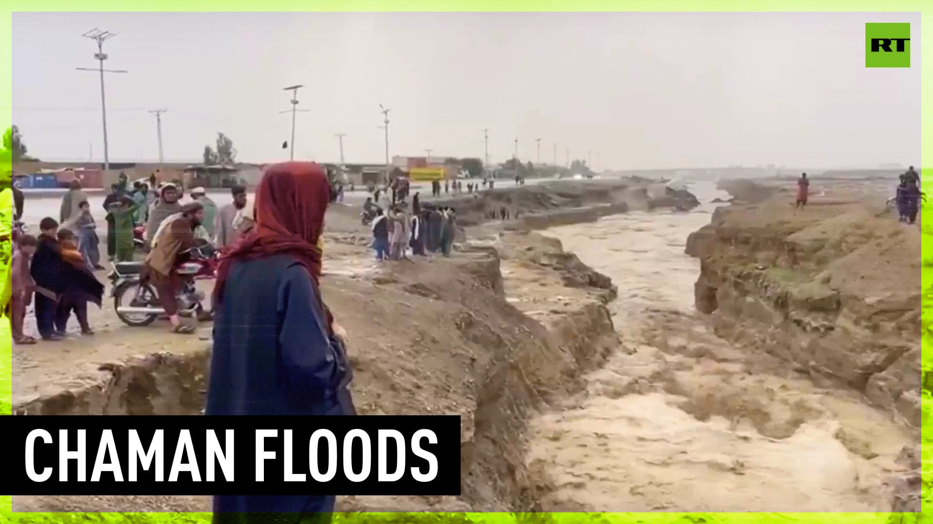 Monsoon rains trap cars & flood Pakistan streets