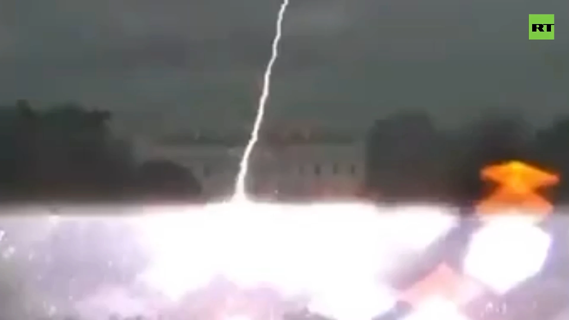 Lightning strikes group sheltering from violent storm near White House