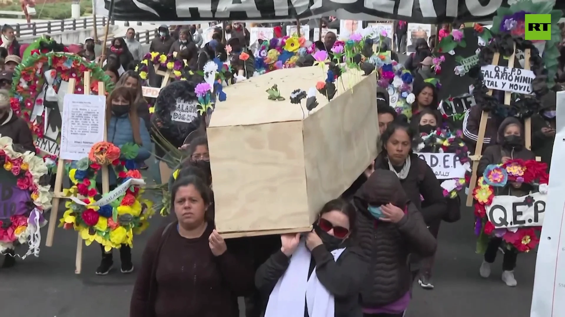 Minimum wage funeral | Argentine workers' protest