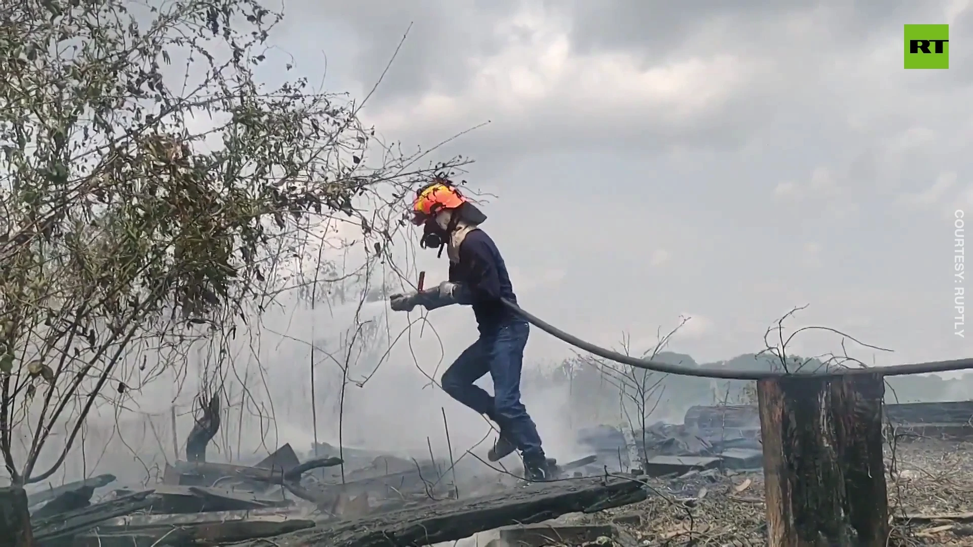 Brazilian firefighters battle Humaita wildfires