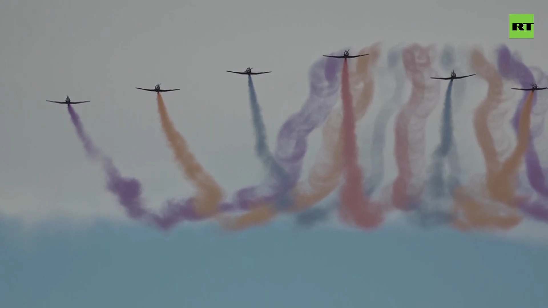 Aerobatic teams impress audience at Chinese Air Show