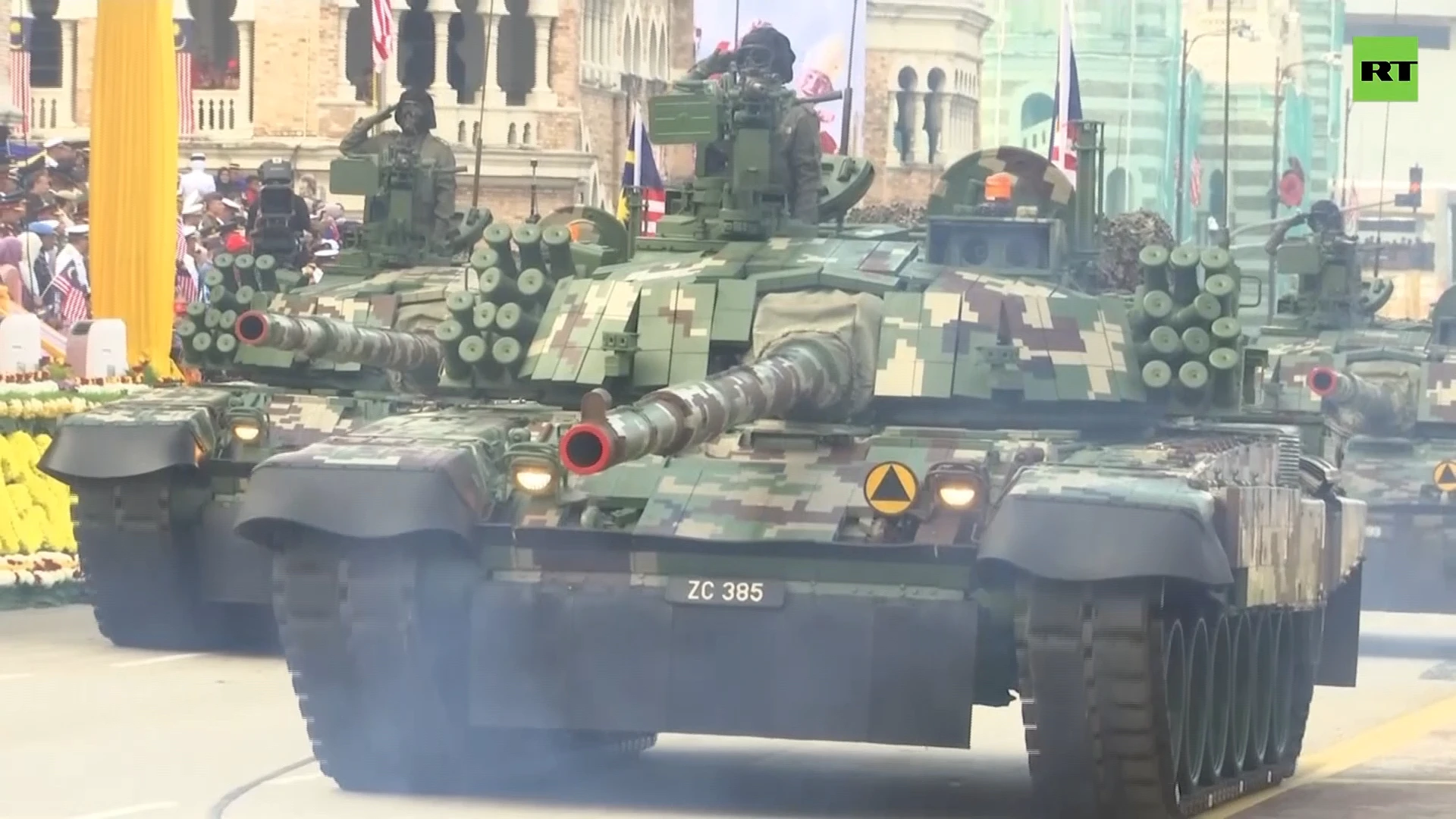 Aircraft & armored vehicles: Malaysia celebrates independence with parade   