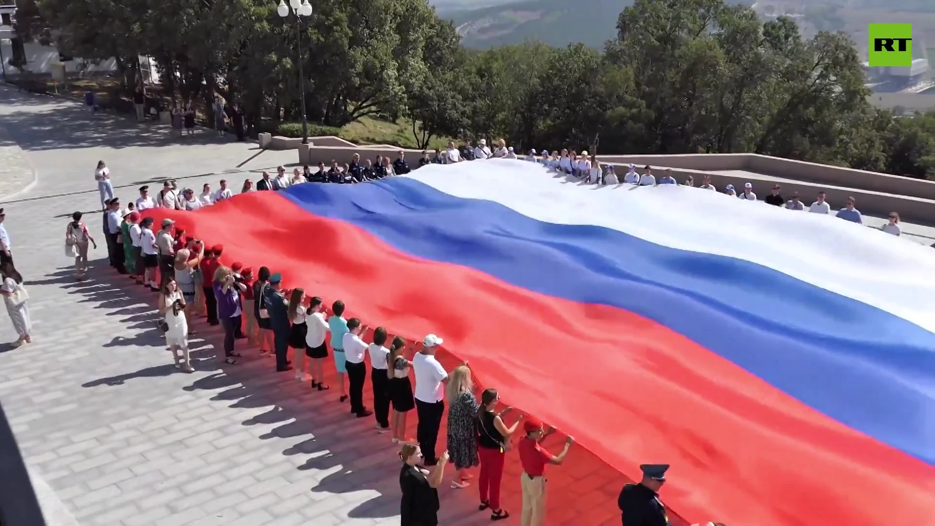 Russia celebrates National Flag Day