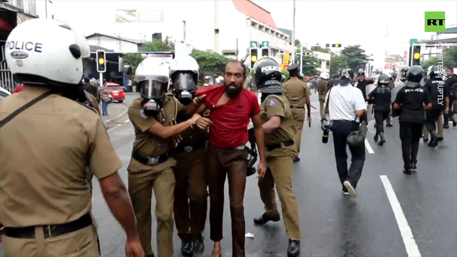 Tear gas & water cannons: Cops clash with protesters in Sri Lanka