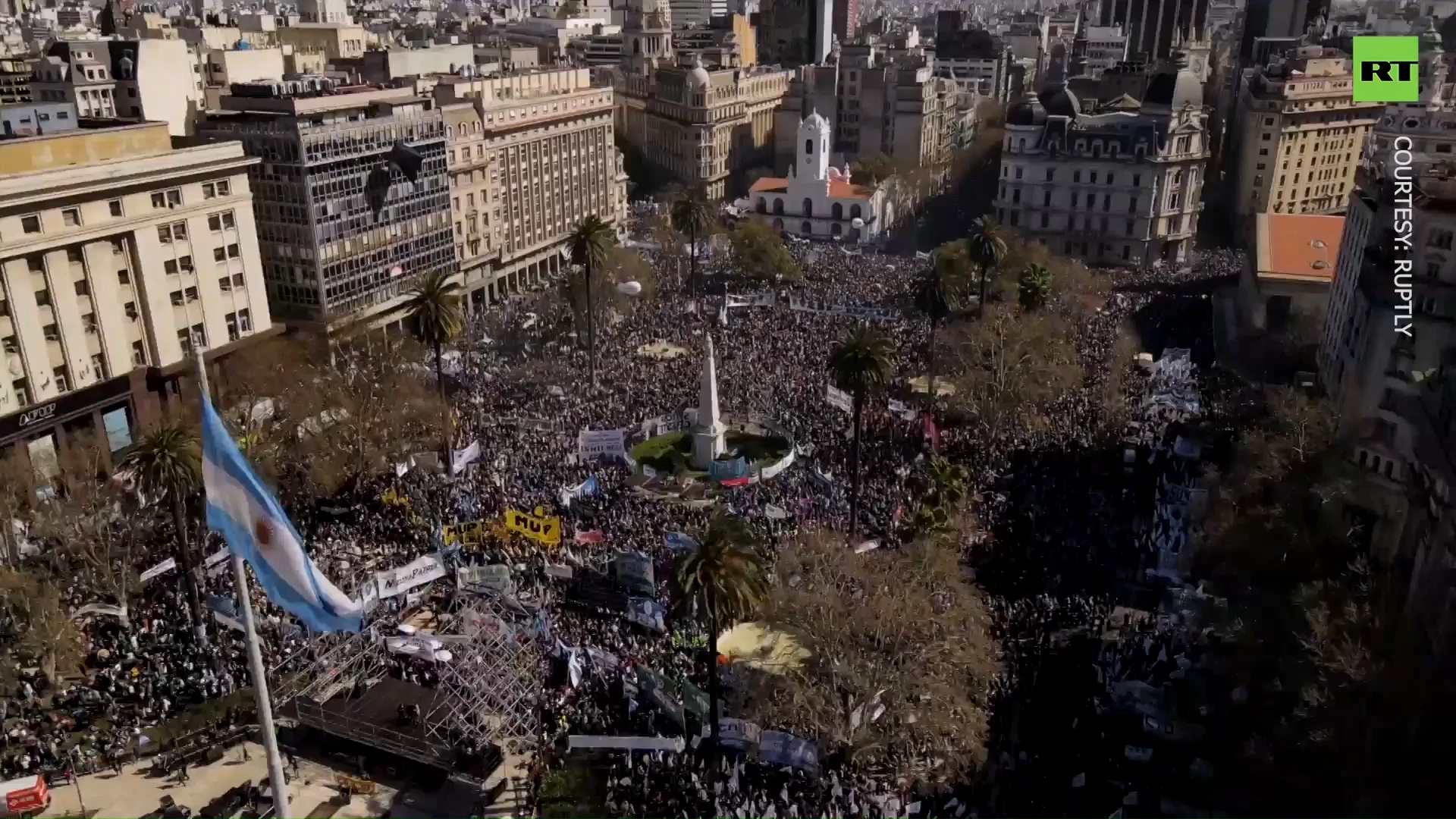 Thousands rally in Argentina after attempted shooting of VP