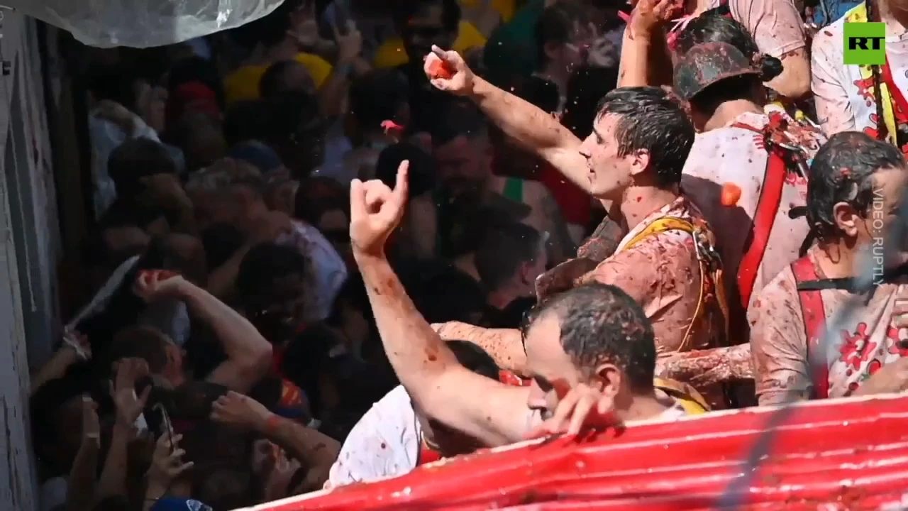 Tomato-throwing festival returns to Spanish city