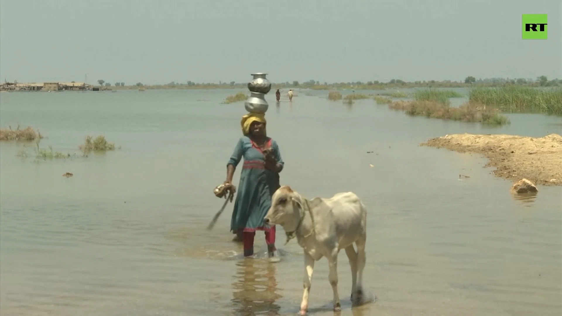 Pakistanis warned of more floods, forced to move